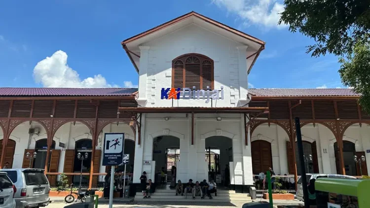 Foto: PT KAI Divre I SU melakukan berbagai persiapan antara lain melakukan penataan beberapa stasiun untuk meningkatkan pelayanan kepada pelanggan.(Dok:KAI Divre I SU)