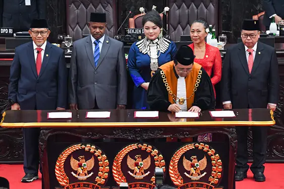 Politisi Partai PDI-Perjuangan, dr Sofyan Tan kembali dilantik menjadi Anggota DPR RI periode 2024-2029, Selasa (01/10/2024).(Istimewa)