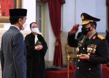 Hari Ini, Kapolri Anugerahi Jokowi Medali Kehormatan