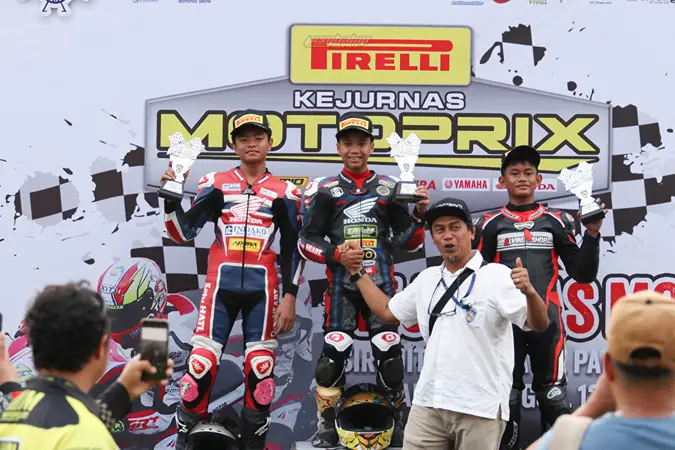 Foto: Keseriusan Honda Indako Summit OTO FIF ADIRA MCF RCB KYT Racing Team mempersiapkan timnya menghadapi Kejurnas Motoprix perlu diacungi jempol.(Istimewa)