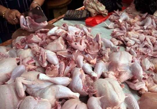 Foto: Penjualan daging ayam.