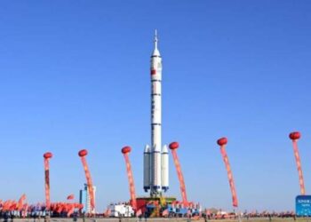 Tiongkok Luncurkan Awak Shenzhou-19 ke Luar Angkasa