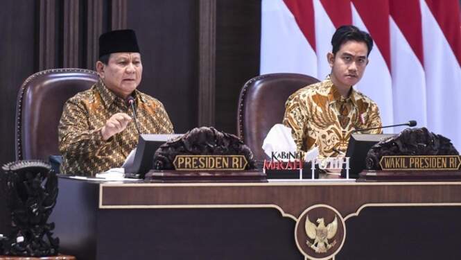 Foto: Presiden Prabowo Subianto dan Wakil Presiden Gibran Rakabuming Raka dalam sidang Kabinet perdana.