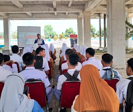 Foto: Honda mengajak para pelajar SMK Ti Tarbiyah Islamiyah untuk mengunjungi pusat pelatihan keselamatan berkendara Indako Safety Riding Center (ISRC) yang berlokasi di Jl. Bunga Sakura No.33 Tanjung Selamat – Medan pada 8 Oktober 2024.(Istimewa)