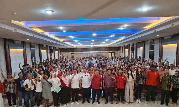 Foto: Sofyan Tan saat bersama 342 koordinator tim sahabat ST untuk wilayah Dapil Medan 4 di Medan, Sabtu (5/10).(Dok:Juli Simanjuntak)