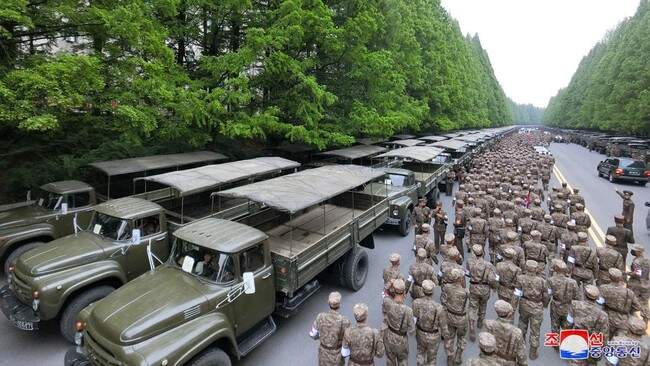 Foto: Ribuan tentara Korut diduga dikirim ke Rusia, untuk dilatih persiapan perang lawan Ukraina.