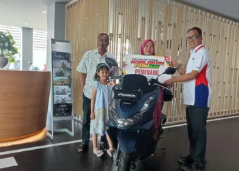 Jadi Pemenang Lomba Video, Sri Rezeki Fitri Bawa Pulang Honda PCX 160