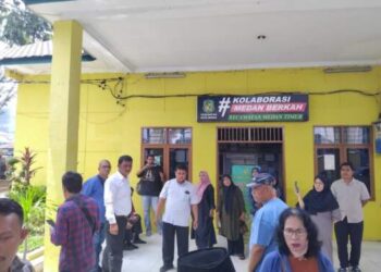 Kantor Camat Medan Timur Digeruduk Emak-emak