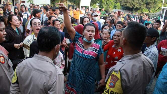 Foto: Warga Tolak 152 Imigran Rohingya yang Terdampar di Deli Serdang.