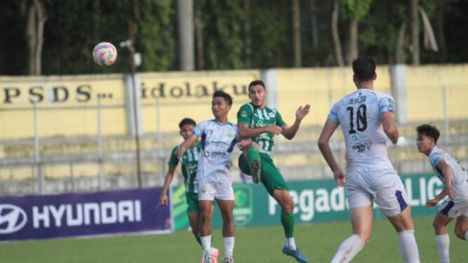 Foto: Sundulan Jacinto sukses membobol gawang PSKC Cimahi hingga membawa PSMS menang setelah lima laga gagal meraih kemenangan.