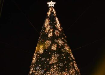 Pohon Natal Tertinggi di Mall Pulau Sumatera Ada di Medan