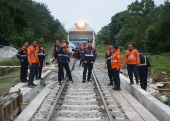 Foto: Antisipasi Musim Penghujan, Manajemen KAI Divre I Sumut Cek Lintas Medan-Rantauprapat 8