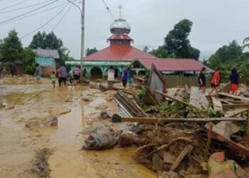 Banjir Bandang Terjang Tapsel: 2 Orang Tewas-Puluhan Rumah Rusak