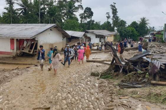 Foto: Banjir bandang di Desa Hutapadang, Kecamatan Batang Angkola, Tapanuli Selatan.