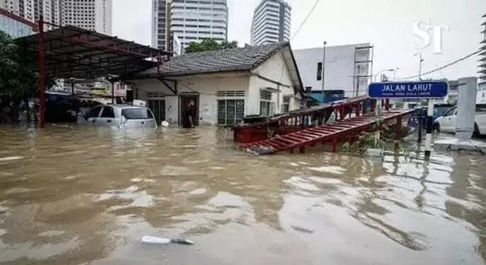 Foto: Sedikitnya 37.000 orang terdampak banjir di enam negeri di Malaysia.