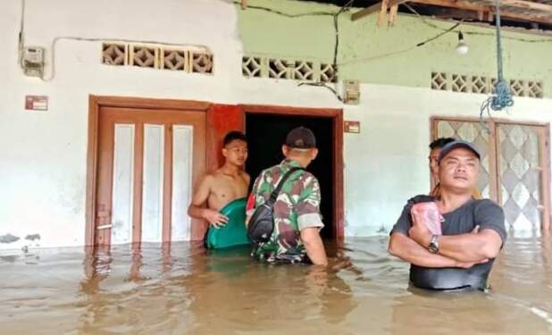 Foto: Banjir yang menggenangi rumah warga di Perumahan Pandan Asri, Kelurahan Pasar Baru.