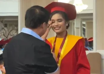 Dea Anggraeni br Sembiring Lulusan Terbaik UMBP Ajak Anak Muda Menginspirasi Seperti dr Sofyan Tan