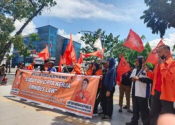 Massa Buruh Geruduk Kantor Gubsu, Ini Tuntutannya