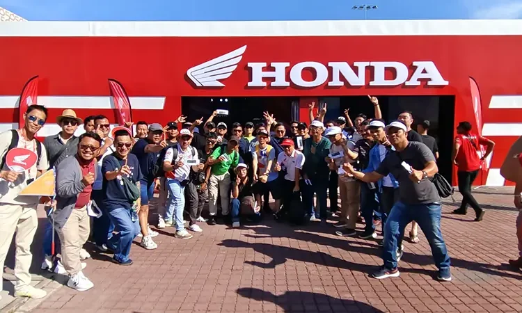 Foto: Tiga puluh konsumen beruntung program road motogp periode Mar s.d Agustus 2024 menikmati atmosfer MotoGP di sirkuit Sepang Malaysia srlama 4 hari (01-04 November 2024).(Istimewa)