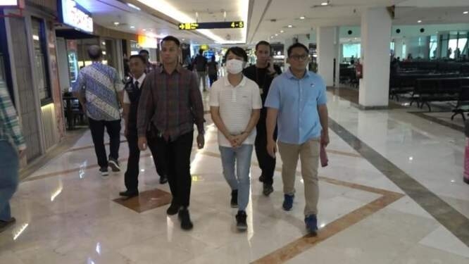 Ivan Sugianto yang paksa siswa di Surabaya sujud sambil gonggong bak anjing ditangkap. 