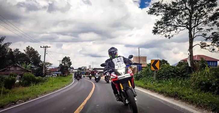 Foto: Perhatian lebih perlu diberikan pengendara kepada sejumlah komponen penting pada motornya, salah satunya ban yang harus dipastikan kondisinya sebelum berkendara.(Istimewa)