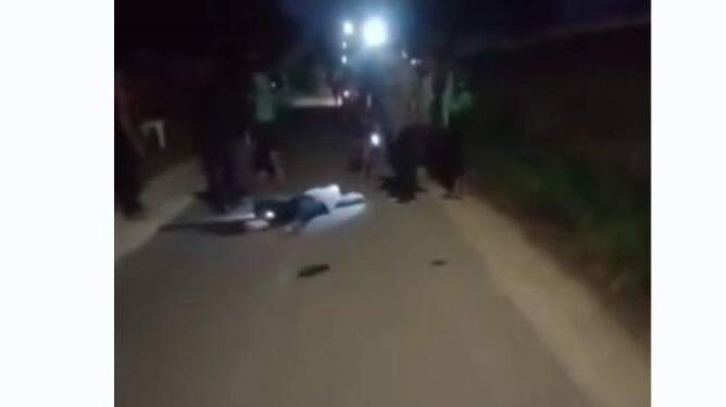 Foto: Korban terkapar usai dibacoki.