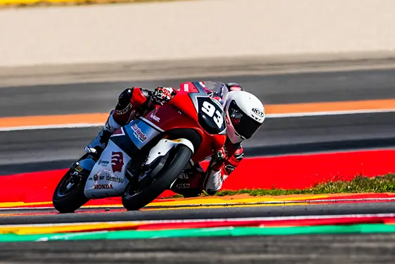 Pebalap muda berbakat dari Astra Honda Racing Team, Fadillah Arbi Aditama, bertekad menberikan penampilan terbaiknya.(Istimewa)