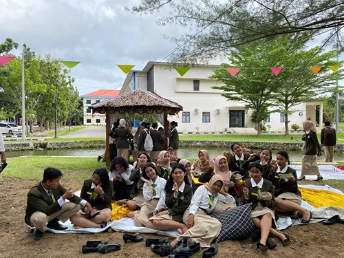 Kampung Kreasi Kita, atau KARETA, hadir sebagai sebuah Display Desa Wisata Berbasis Desa yang Kreatif dan Inspiratif, kali ini Kareta hadir dalam konsep budaya jawa dikemas dalam suasana interaktif dan penuh kreativitas.(Istimewa)
