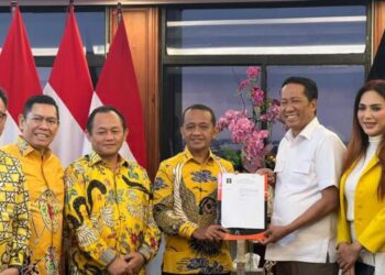 Bahlil Lahadalia Terima SK Kepengurusan Partai Golkar dari Kemenkum