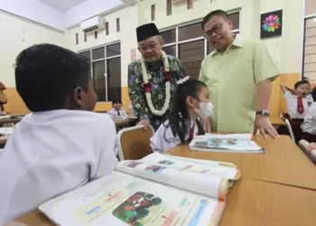 Foto: Menteri Pendidikan- DPR RI Akan Kaji Rencana Penghapusan Zonasi 7