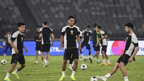 Foto: Para pemain Timnas Indonesia menjalani sesi latihan resmi di Stadion Utama Gelora Bung Karno, Senayan, Jakarta, Kamis (14/11/2024).