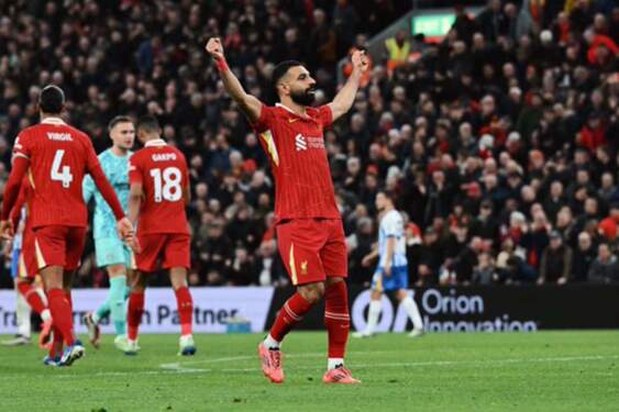 Foto: Liverpool kian kokoh di puncak klasemen setelah telan Villa 2-0.