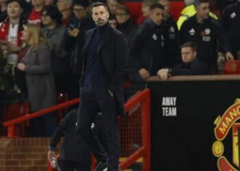 Van Nistelrooy Resmi Tinggalkan MU