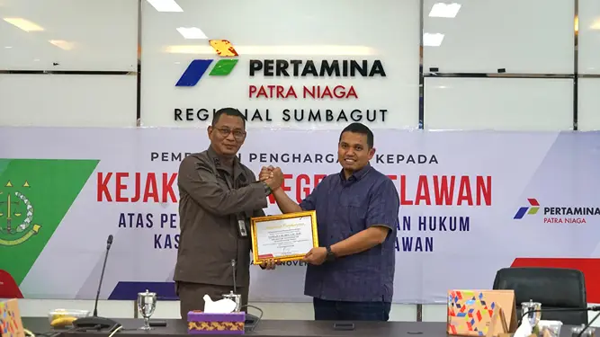 PT Pertamina Patra Niaga Regional Sumbagut memberikan apresiasi kepada Kejaksaan Negeri (Kejari) Belawan atas peran serta dalam penegakan hukum kasus illegal tapping di Belawan.(Dok:Pertamina Sumbagut)