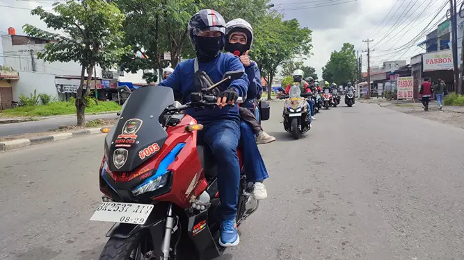 Foto: Skutik penjelajah Honda ADV 160 dirasakan para biker Honda ADV Indonesia (HAI) chapter Medan yang sangat antusias mengikuti aktivitas special bertajuk “ ADV 160 Advance Adventure “ yang digelar PT Indako Trading Coy.(Istimewa)0