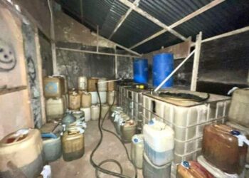 Polisi Gerebek Gudang Penimbunan BBM Sita 4,2 Ton Minyak Oplosan