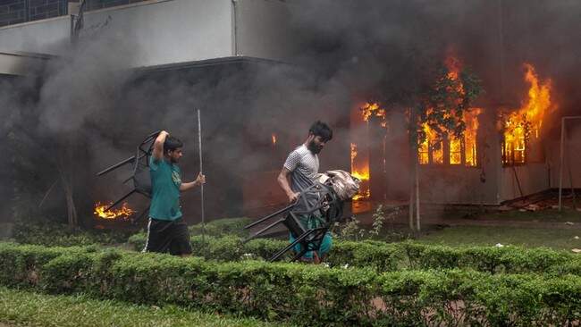 Foto: Sekitar 1.500 orang disebut tewas sepanjang tahun ini dalam demonstrasi penggulingan eks PM Bangladesh Sheikh Hasina. Lalu, 3.500 orang diculik paksa.