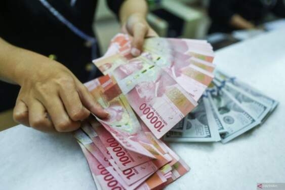 Nilai tukar rupiah dibuka menguat 0,18 persen ke posisi Rp15.845 per dolar AS pada Senin (18/11). 