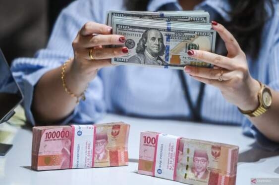 Nilai tukar rupiah dibuka menguat 0,12 persen ke posisi Rp15.763 per dolar AS di perdagangan pasar spot pada Rabu (13/11) pagi.