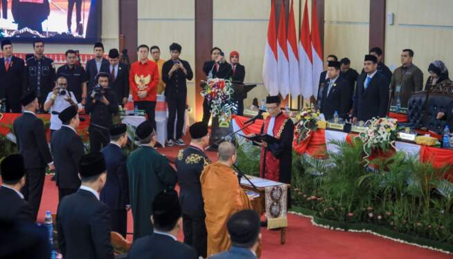 Foto: Pelantikan 4 pimpinan DPRD Kota Medan periode 2024-2029.