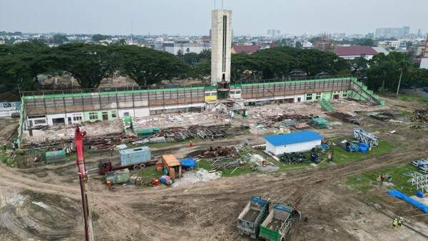 Foto: Stadion Teladan Medan yang sedang direnovasi.