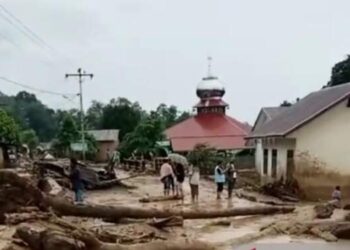 Banjir Bandang di Tapsel Hanyutkan 10 Rumah