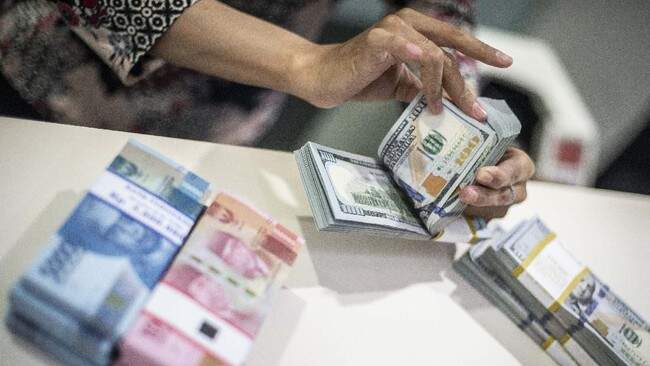 Foto: Nilai tukar rupiah bertengger di Rp15.745 per dolar AS pada pembukaan perdagangan Selasa (12/11) pagi.