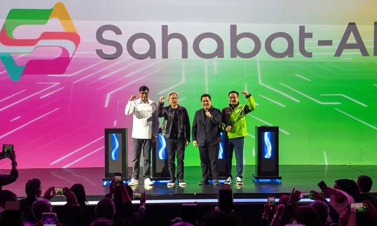 Foto: (ki-ka): Vikram Sinha, President Director and CEO Indosat Ooredoo Hutchison, Jensen Huang, NVIDIA founder and CEO, Erick Thohir, Menteri BUMN RI dan Patrick Walujo, Direktur Utama GoTo saat peluncuran Sahabat-AI, LLM Open-Source berbahasa Indonesia yang diadakan di Jakarta, Kamis (14/11).(Dok:Indosat)