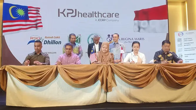 Foto: Penandatanganan Nota Kesepahaman (MoU) antara KPJ Healthcare dengan RS Dhillon – Tanjung Morawa, RS Mitra Medika Premiere – Medan, RS Mahawira Prima Indonesia - Medan, serta RS Regina Maris - Medan menandai dimulainya babak baru dalam kemitraan regional.(seputarsumut/Asiong)