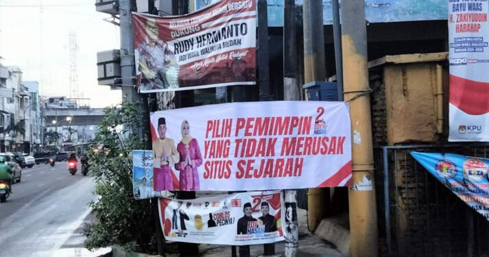 Spanduk 'Pilih Pemimpin yang Tidak Merusak Situs Sejarah' Mejeng di Medan.