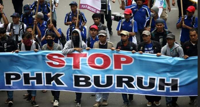 Foto: Demo menolak PHK.
