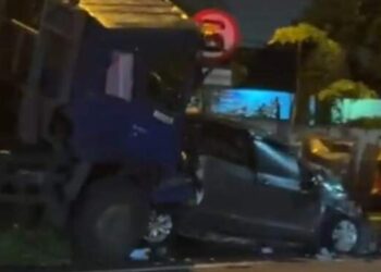 Truk Tabrak 2 Mobil di Gerbang Tol Medan