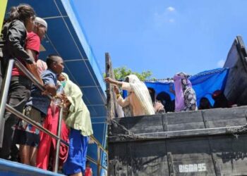 Warga Usir Rohingya di Depan Kemenkumham Aceh