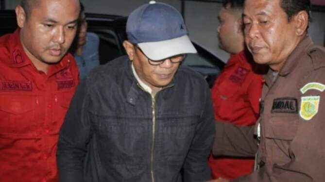 Foto: Mantan Dirut PDAM Tirta Sari Binjai berinisial T ditetapkan sebagai tersangka dugaan korupsi.